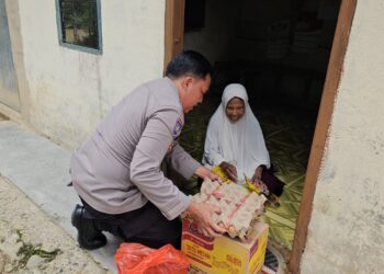 Polsek Rokan IV Koto Wujudkan Kepedulian dengan Salurkan Bantuan untuk Warga Kurang Mampu