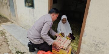 Polsek Rokan IV Koto Wujudkan Kepedulian dengan Salurkan Bantuan untuk Warga Kurang Mampu