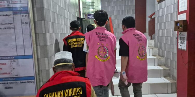 Rugikan Negara 24 Milyar, Kejari Rohul Tahan 6 Tersangka Penyimpangan Penyaluran Pupuk Subsidi