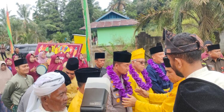 Polres Rohul Hadiri Penambalan Raja Adat Surau Gading Simbol Harmoni Dan Pelestarian Budaya Lokal