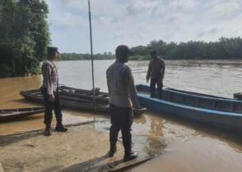 Antisipasi Banjir, Polsek Kepenuhan Lakukan Pengecekan Debit Air Dan Patroli Di Daerah Rawan