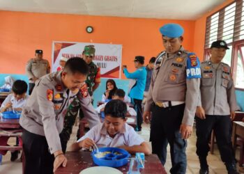 Polsek Bonai Darussalam Gelar Program Makan Bergizi Gratis di SDN 003 Bonai Darussalam