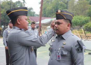 Apresiasi Kinerja Pegawai, Kalapas Pasir Pangaraian Sematkan Tanda Kenaikan Pangkat dan Best Employee
