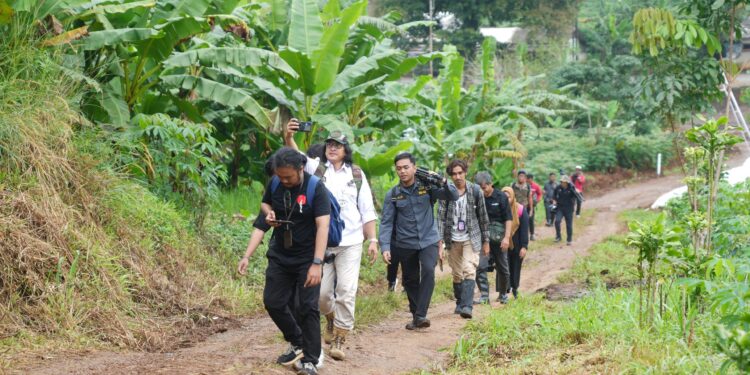 Ungkap Peran TNI AD dalam Ketahanan Pangan dan Pelestarian Alam, Dispenad Ajak Awak Media Jelajahi Agroforestry Gunung Hejo