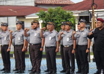Apel Pagi, Pemimpin Apel Himbau Untuk Jaga Kekompakan Dan Kedidisiplin Dalam Bertugas