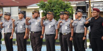 Apel Pagi, Pemimpin Apel Himbau Untuk Jaga Kekompakan Dan Kedidisiplin Dalam Bertugas
