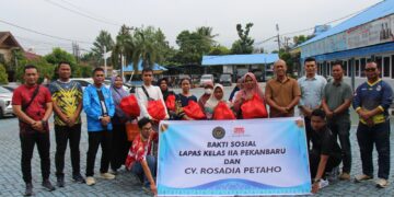 Wujud Pemasyarakatan Hadir di Tengah Masyarakat, Lapas Pekanbaru Bagikan 50 Paket Bantuan Sosial