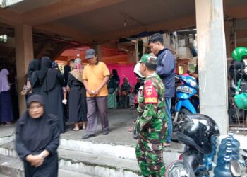 Merasa Kehilangan Warganya, Babinsa Jayengan Takziah di Rumah Duka