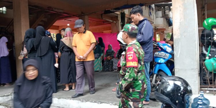 Merasa Kehilangan Warganya, Babinsa Jayengan Takziah di Rumah Duka