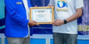 PC PMII ROHUL BERIKAN 2 PENGHARGAAN KEPADA FACHRUDDIN SIREGAR