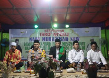 AKBP Budi Setiyono Hadiri Peringatan Isra Mi’raj Nabi Muhammad SAW 1446 H/2025 Di Masjid Miftahul Huda Desa Marga Mulya Berlangsung Khidmat