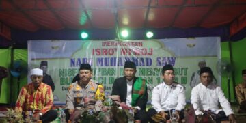 AKBP Budi Setiyono Hadiri Peringatan Isra Mi’raj Nabi Muhammad SAW 1446 H/2025 Di Masjid Miftahul Huda Desa Marga Mulya Berlangsung Khidmat