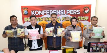 Subdit 3 Ditresnarkoba Polda Riau berhasil ungkap tindak pidana narkotika sabu 9.87 Kg dan 30.000 butir ekstasi