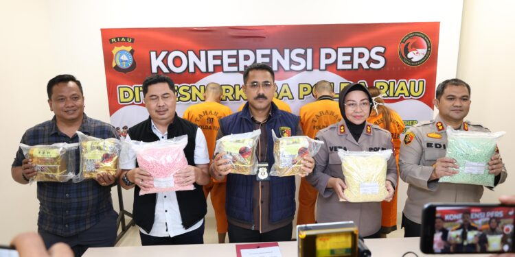 Subdit 3 Ditresnarkoba Polda Riau berhasil ungkap tindak pidana narkotika sabu 9.87 Kg dan 30.000 butir ekstasi