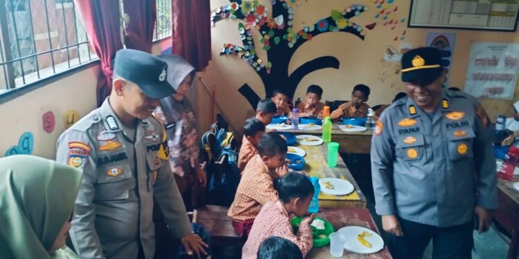 Pembagian Makan Bergizi Gratis Di Rokan Hulu: Dukung Kesehatan Anak Sekolah