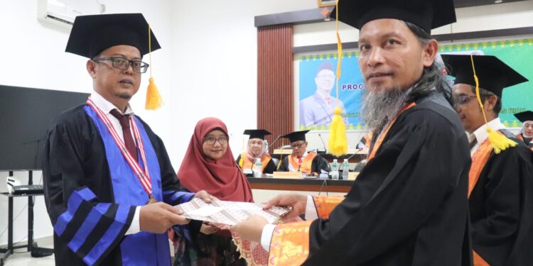 Bupati Rokan Hulu Anton Ucapkan Selamat atas Gelar Doktor Kepada Rudy Fadrial