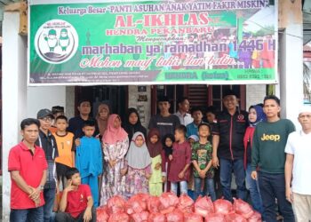 Ketua DPD LSM Bara Api Riau Jasril RZ Bakti Sosial Berikan Bantuan 100 Paket Sembako Di Panti Asuhan Al-Ikhlas 