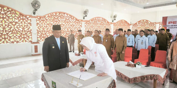 Dokter. Yeni Dwi Putri Anton Resmi Dilantik Jadi Ketua Dekranasda Rokan Hulu 2025-2030