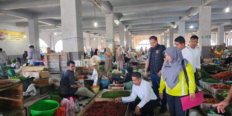 Sat Reskrim Dan Disperindag Monitoring Dan Pengecekan Harga Pangan Di Kab. Rokan Hulu: Harga Relatif Stabil, Beberapa Komoditas Alami Kenaikan Dan Penurunan