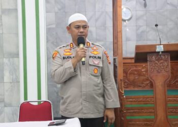 Kapolres Rohul Sampaikan Pesan Kamtibmas: “Mudik Aman, Keluarga Nyaman” di Masjid Al-Jami’