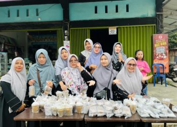 Murid Sdn 12 Candirejo serta Guru-Guru BERBAGI TAKJIL, TEBARKAN KEBAIKAN DI BULAN RAMADAN