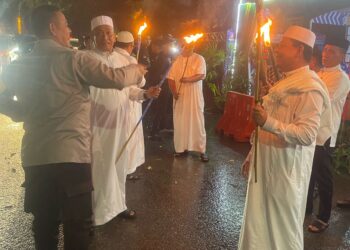 Diterpa Hujan, Pawai Obor dan Takbiran di Rokan Hulu Tetap Semarak!