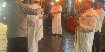 Diterpa Hujan, Pawai Obor dan Takbiran di Rokan Hulu Tetap Semarak!