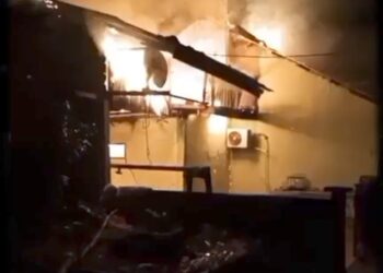 Terbakar atau dibakar ! Malam Kedua Tarawih,Rumah Warga di Lingkungan Longgopan, Habis Dilalap Api