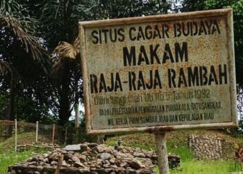 Gotong Royong Di Makam Raja-Raja Rambah, ProAnton Ajak Masyarakat Rawat Sejarah