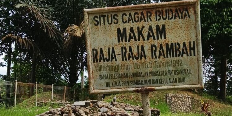 Gotong Royong Di Makam Raja-Raja Rambah, ProAnton Ajak Masyarakat Rawat Sejarah