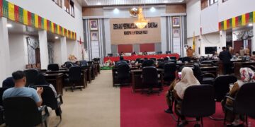 Pasca libur lebaran idul Fitri tahun 2025 sejumlah anggota DPRD kabupaten rokan hulu tidak hadir dalam rapat paripurna RKPJ yang di jadwalkan pada tanggal 8 April 2025.