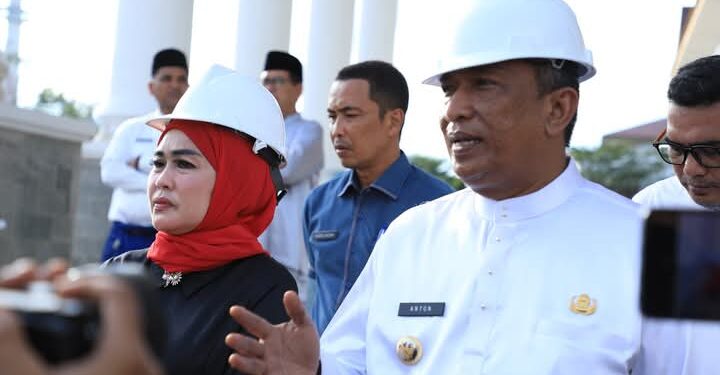 Bupati Rokan Hulu di Dampingi Hj.Sumiartini Tinjau Progres Pembangunan Gedung Baru DPRD