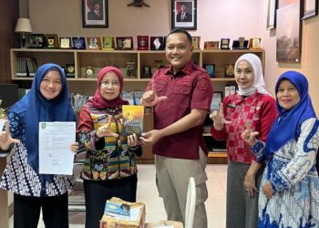 Dinas Perpustakaan dan Kearsipan Provinsi Riau Serahkan 60 Buku untuk Perpustakaan L’Pasian