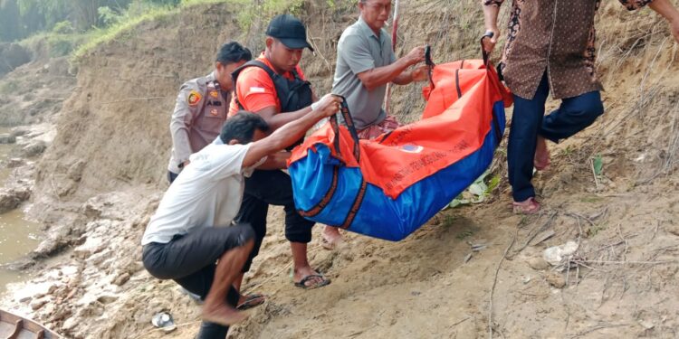 Dua Hari Pencarian, Bocah Hanyut di Pekan Tebih Rohul Akhirnya Ditemukan