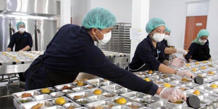 Pekerja Makan Bergizi Gratis Dapat Perlindungan Jaminan Kecelakaan Kerja hingga Kematian