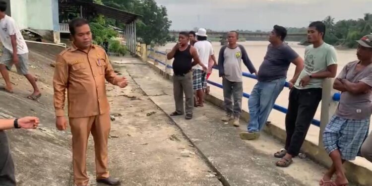 “Instruksi Bupati, Kades Suka Damai Bergerak Cepat Bangun Rakit Sungai Rokan”