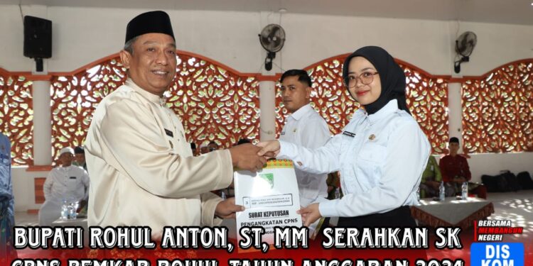 Bupati Rohul Anton, ST, MM Serahkan SK CPNS Pemkab Rohul Tahun Anggaran 2024.