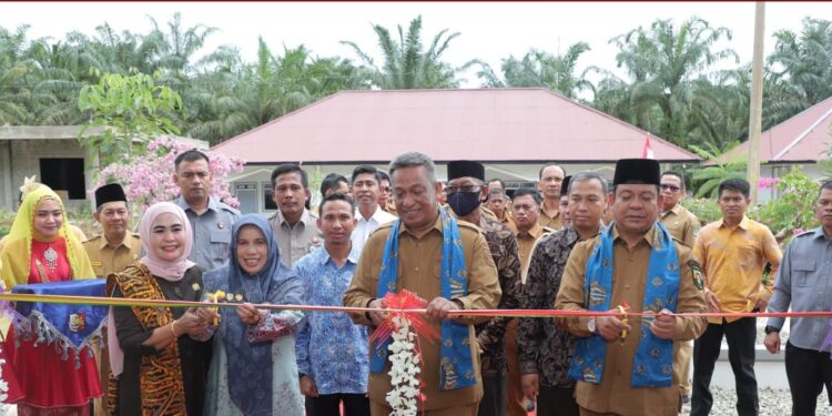 Pemkab Rokan Hulu Teken MoU dengan Universitas Rokania, Resmikan Gedung Perpustakaan Baru: Mengalirkan Ilmu untuk Masa Depan