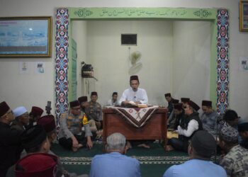 Kapolres Kampar Hadiri Subuh Berjamaah dan Kajian Bersama UAS di Musholla Nurul Ilmi Tambang