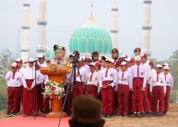 Kapolda Riau Ajak Masyarakat Rokan hulu Menanam Pohon, Aksi Nyata Untuk Lingkungan Hidup yang Lebih Baik