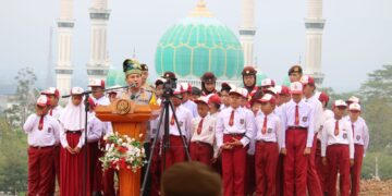 Kapolda Riau Ajak Masyarakat Rokan hulu Menanam Pohon, Aksi Nyata Untuk Lingkungan Hidup yang Lebih Baik