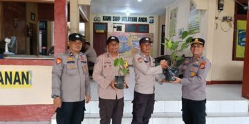 Ulang Tahun Penuh Makna, Polsek Tandun Tanam Harapan Hijau di Setiap Pertambahan Usia