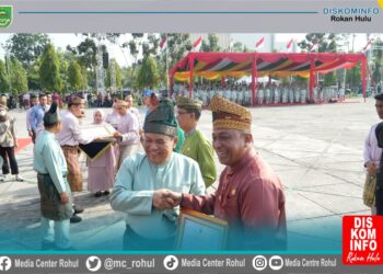 Dalam Rangka Peringatan Hari Jadi ke-68 Provinsi Riau, Rokan Hulu Raih Kabupaten Terbaik III dengan Perencanaan dan Pencapaian Tingkat Daerah.
