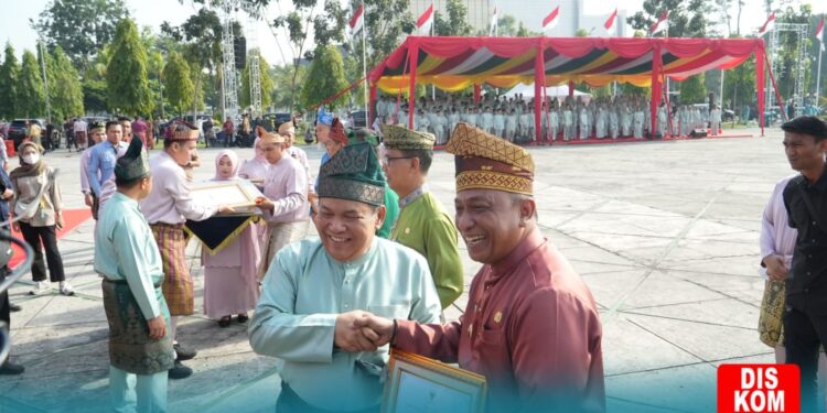 Dalam Rangka Peringatan Hari Jadi ke-68 Provinsi Riau, Rokan Hulu Raih Kabupaten Terbaik III dengan Perencanaan dan Pencapaian Tingkat Daerah.