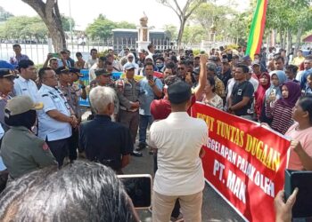 Ratusan Warga Bangun Jaya Desak Bupati Rohul Hentikan Operasional PT. MAN