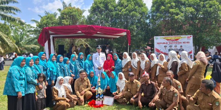 Ketua PKK Desa Sontang, Efni Saswita, A.Ma, Antar Desa Sontang Raih Juara Terbaik I Lomba Aku Hatinya PKK Tingkat Kabupaten Rokan Hulu