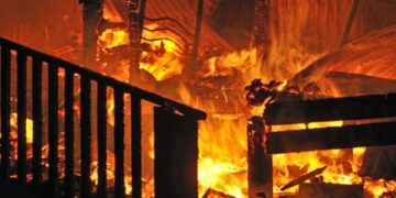 Aksi Solidaritas Ojol Ricuh, Gedung DPRD Makassar Dibakar, Satu ASN Tewas