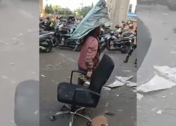Kantor DPRD Makassar Ludes Dibakar, Warga Menjarah Sisa Puing dan Kendaraan