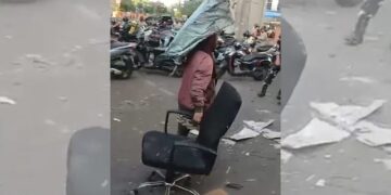 Kantor DPRD Makassar Ludes Dibakar, Warga Menjarah Sisa Puing dan Kendaraan