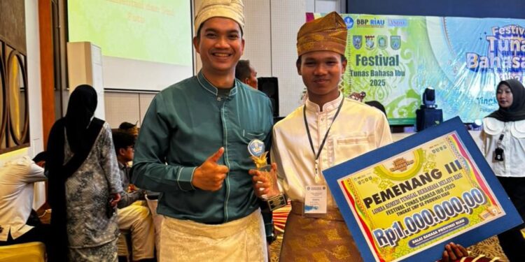 SMP Negeri Islam Teknologi Rambah Raih Juara 3 di Festival Tunas Bahasa Ibu Tingkat Provinsi Riau 2025